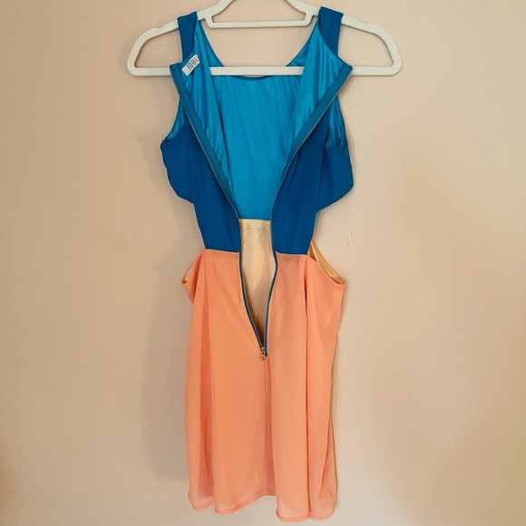 Tobi Cut It Out Dress - Picture 4 of 4